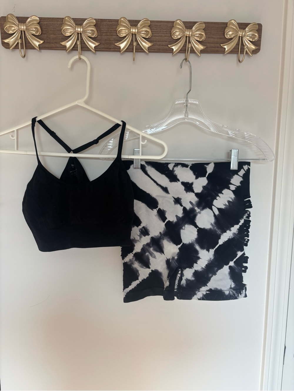 Black white tie dye scrunch butt shorts with black sports bra set
